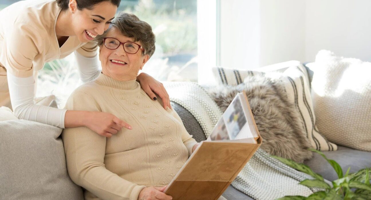 4 Signs Your Old Mother May Benefit from Assisted Living Care