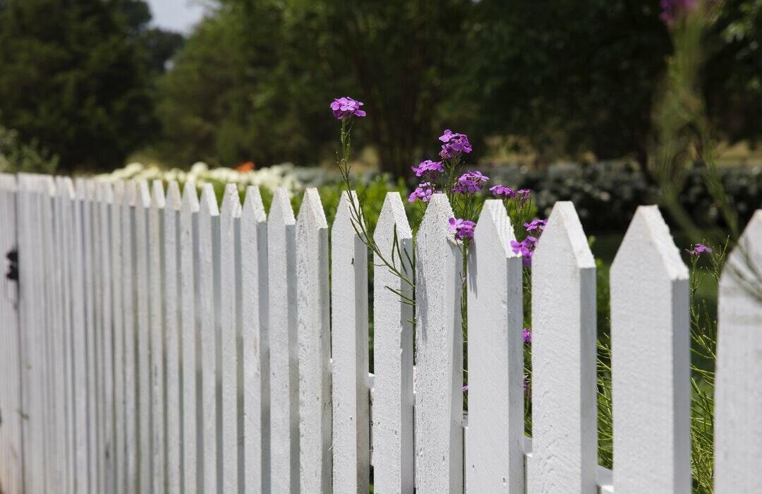 How to Maintain Your Vinyl Fence Colors for Long-Lasting Beauty