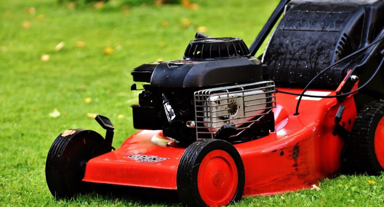 The Ultimate Guide to Choosing the Right Lawn Mowing Service