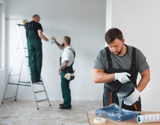 How to Choose the Right Contract Painter for Your Home