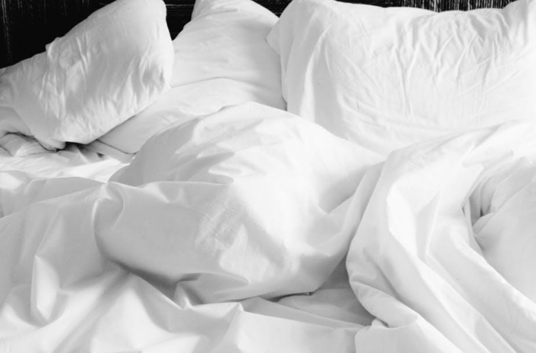 Seasonal Bedding: When to Use a Comforter vs. a Duvet