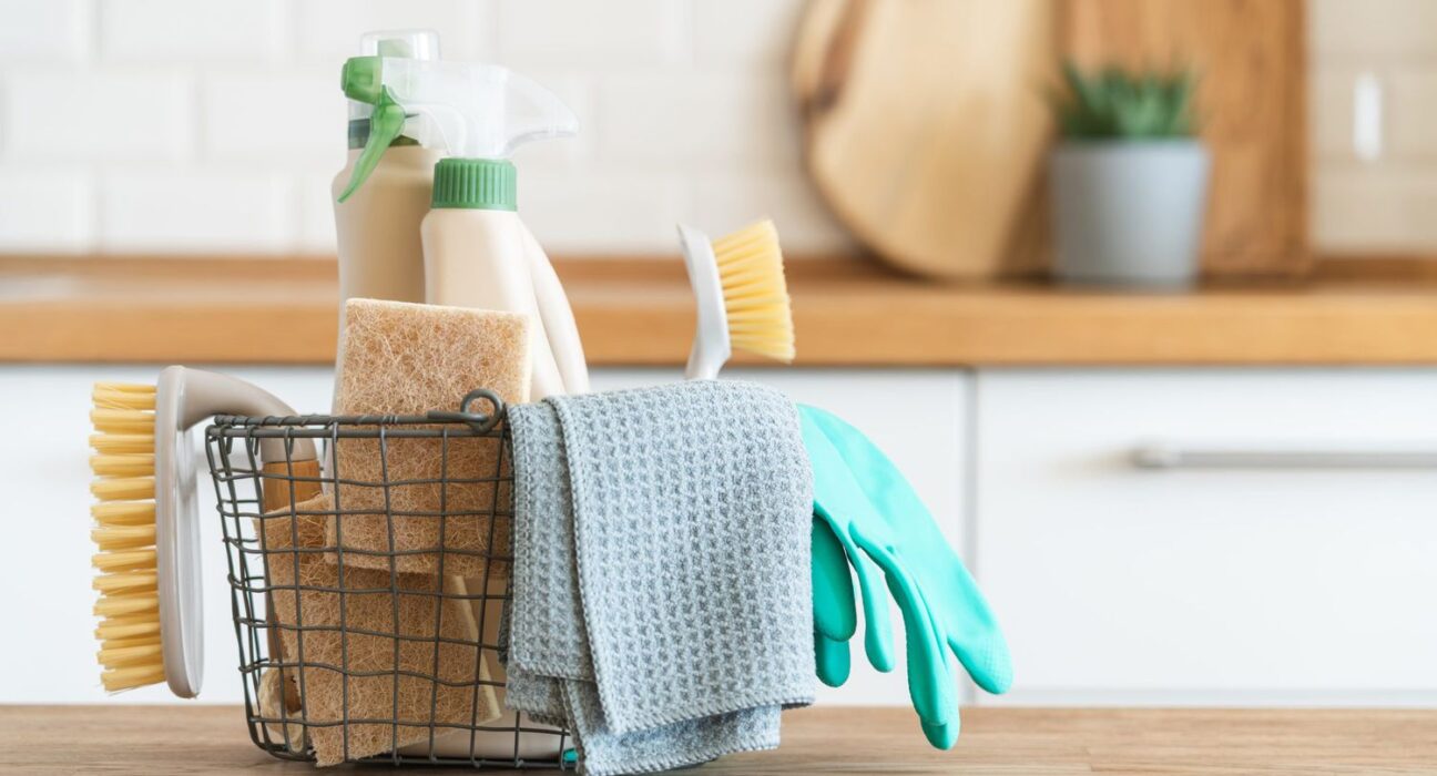 4 Ways to Customize Your Apartment Cleaning Checklist for Every Season