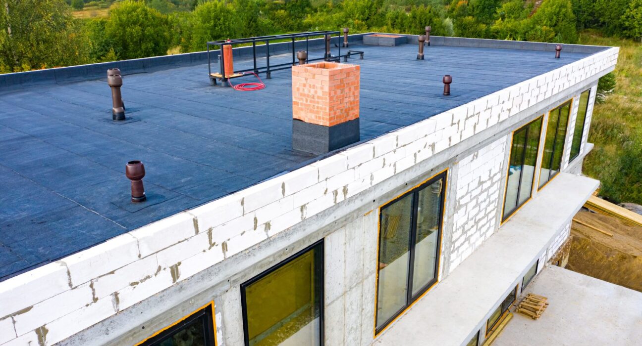 The Comprehensive Guide to Flat Roof Materials: Features and Benefits