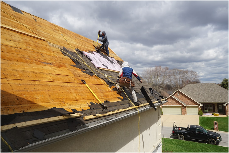 How to Avoid Common Pitfalls in Roofing Contracts