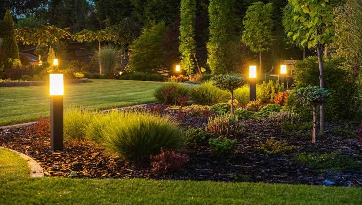 The Best Landscape Lighting for an Outdoor Party